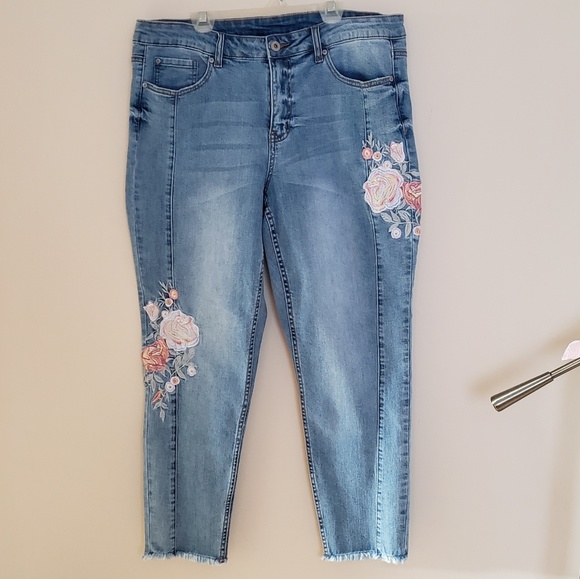 Denim - Embroidered Floral Frayed Skinny Jeans